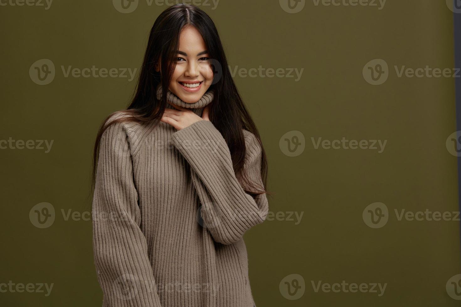 portret vrouw aantrekkelijk kijken charme warm trui geïsoleerd achtergrond foto