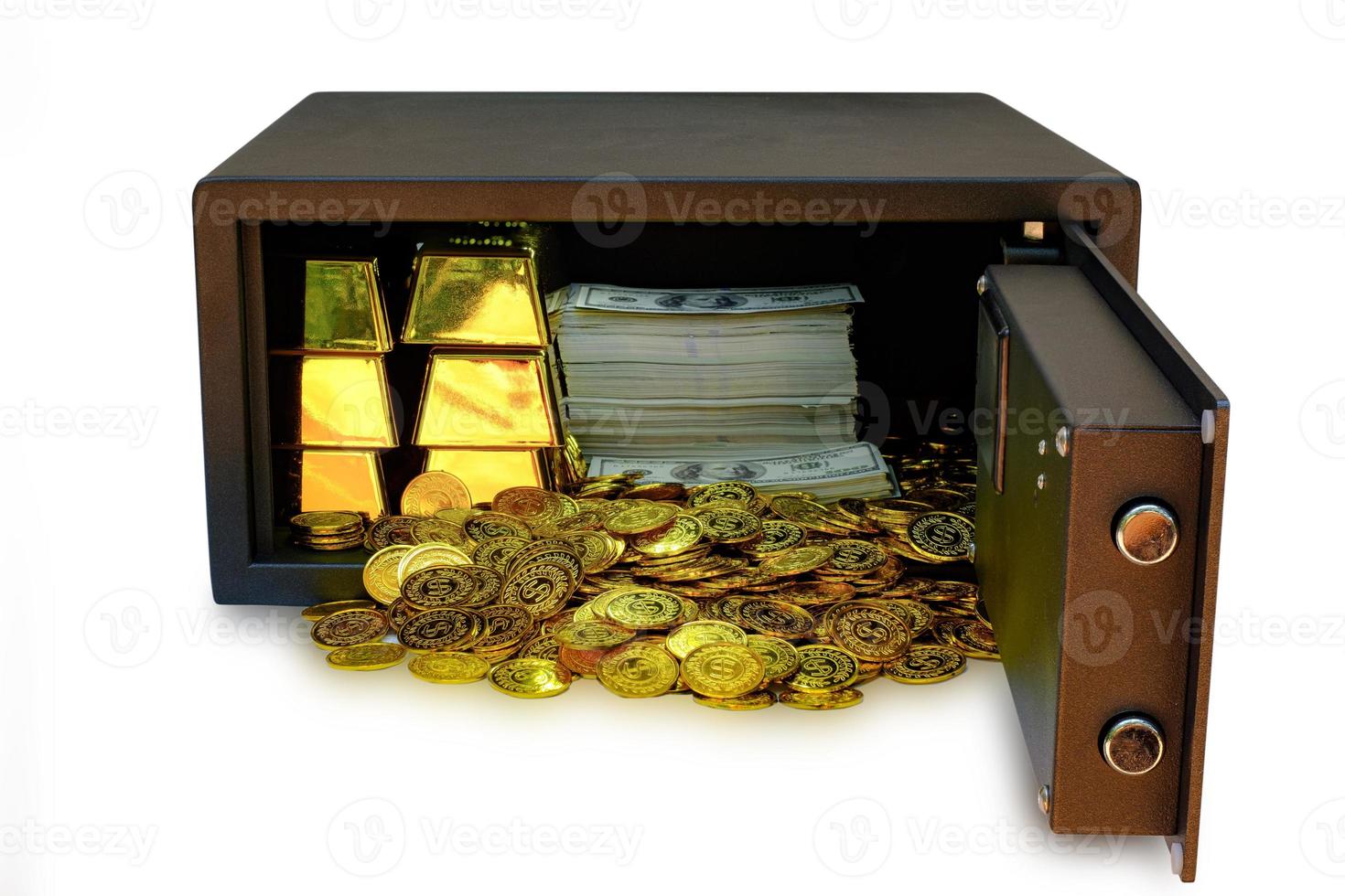 kluis vol met contant geld en goud op witte achtergrond foto