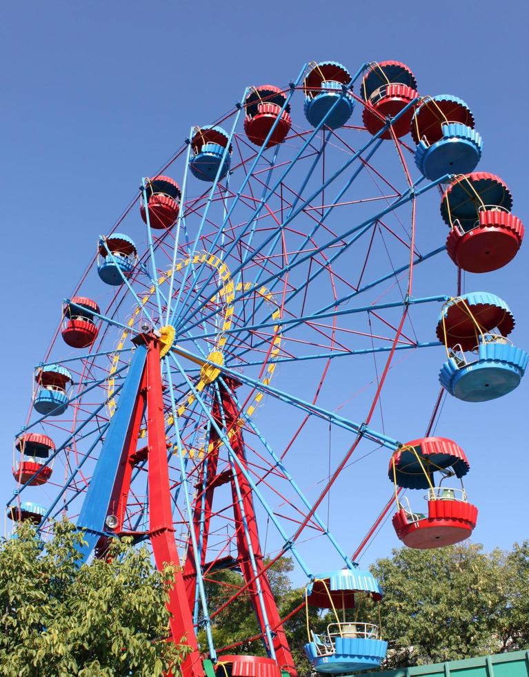 ferris wiel in park in sevastopol foto