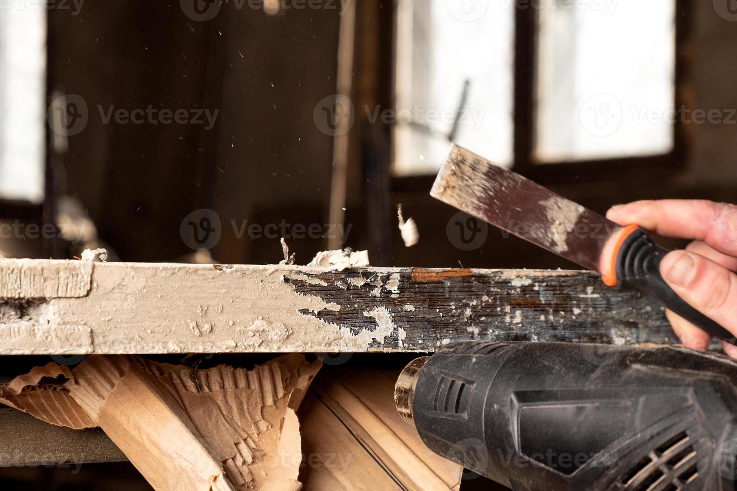 deuren reinigen van oude verf, restauratie reparatie van houten deuren foto