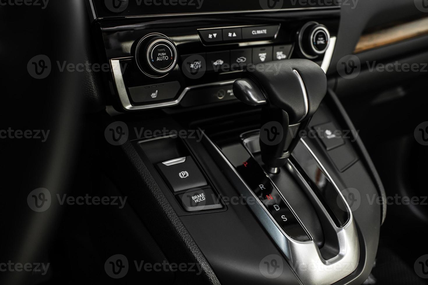 details van stijlvol auto-interieur, lederen interieur. automatische transmissie foto