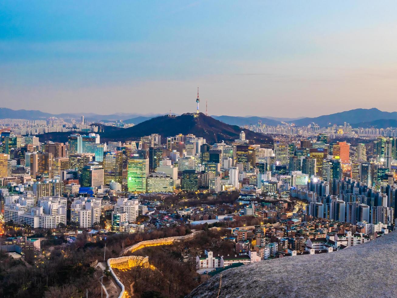 stadsgezicht in de stad van seoel, zuid-korea foto