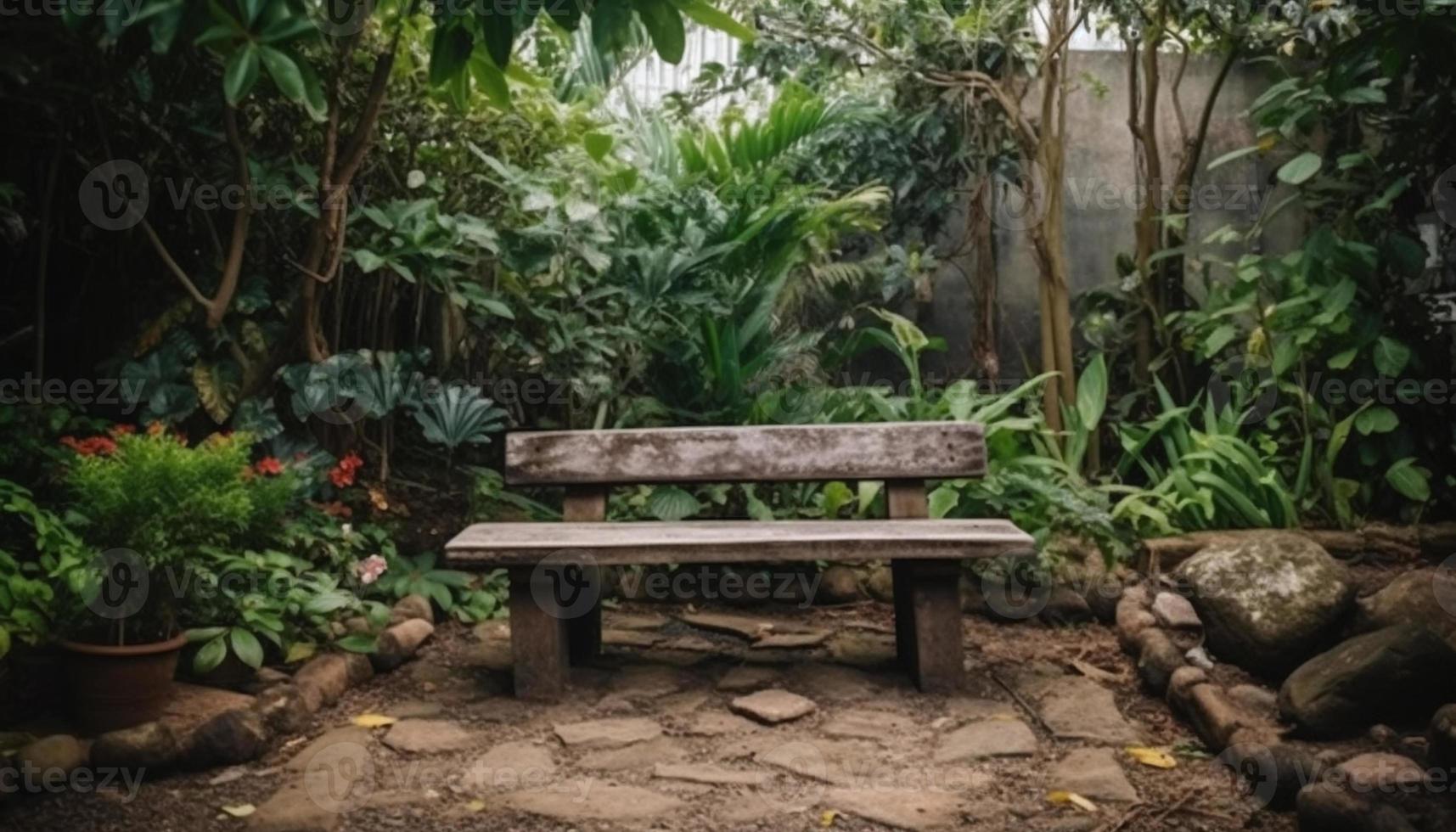achtertuin tuin houten bank een plaats naar zitten en kom tot rust met natuur en fabriek omringen. achtergrond en achtergrond. foto