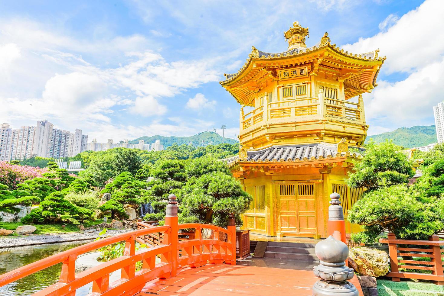 gouden chinees paviljoen in hong kong, china foto