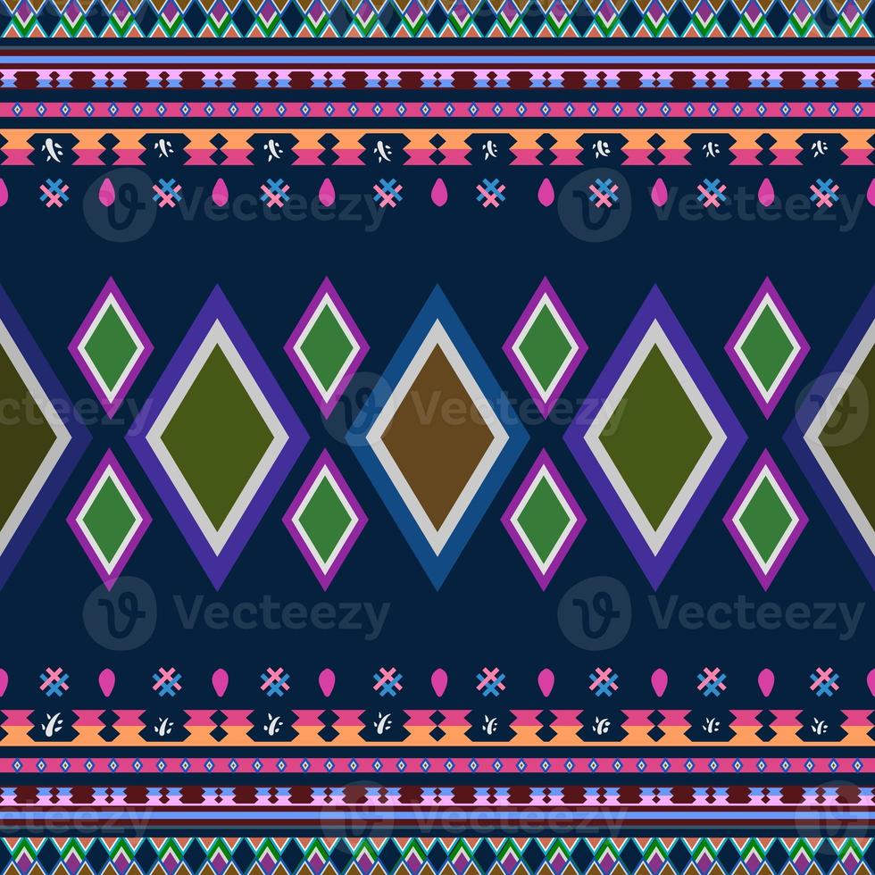 ikat meetkundig folklore ornament. tribal etnisch textuur. naadloos gestreept patroon in aztec stijl. figuur tribal borduurwerk. Indisch, scandinavisch, zigeuner ja, Mexicaans, volk patroon.naadloos patroon fantastisch foto