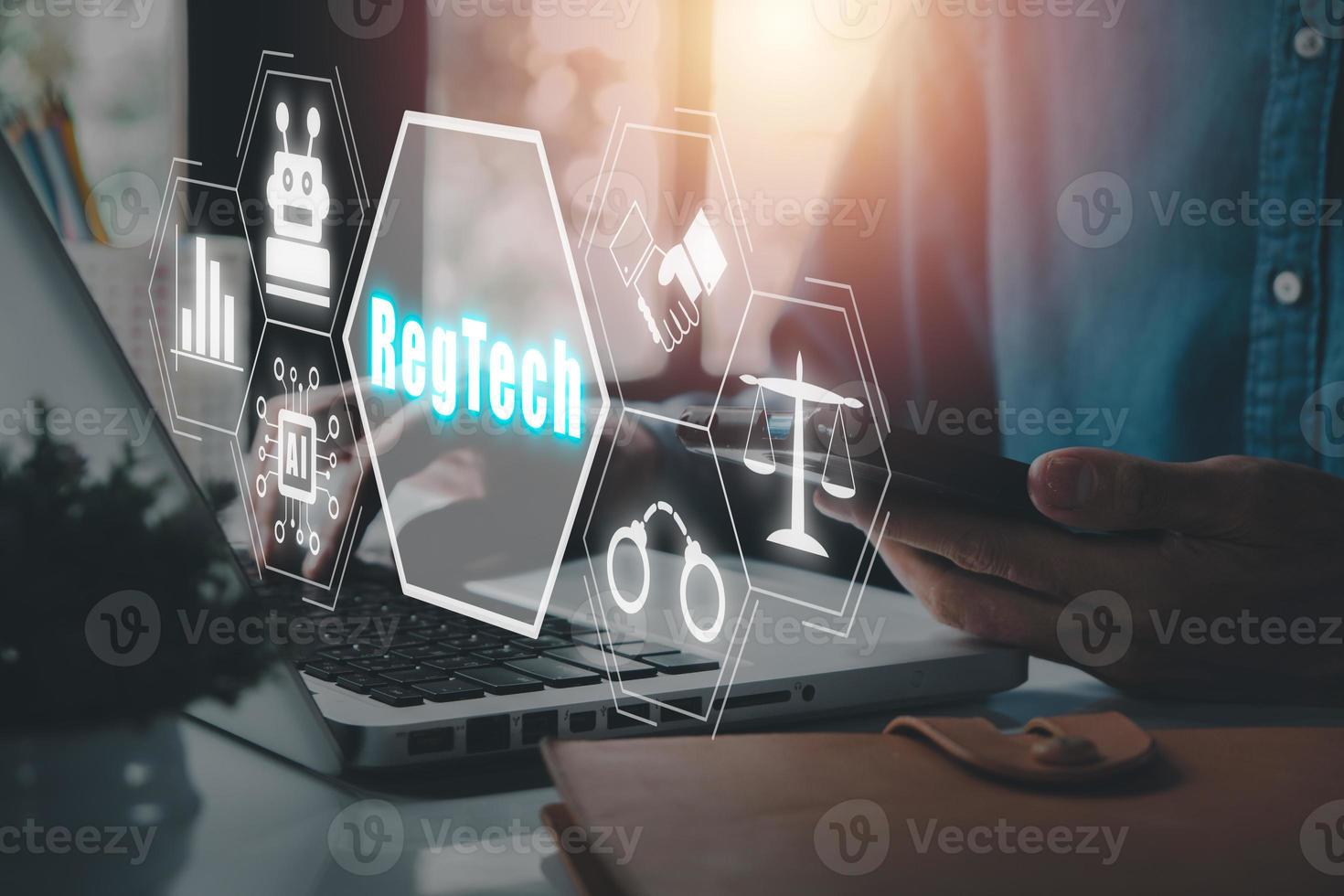 regtech, regulatie nakoming financieel controle modern internet technologie concept, persoon werken Aan laptop computer met regtech icoon Aan virtueel scherm. foto