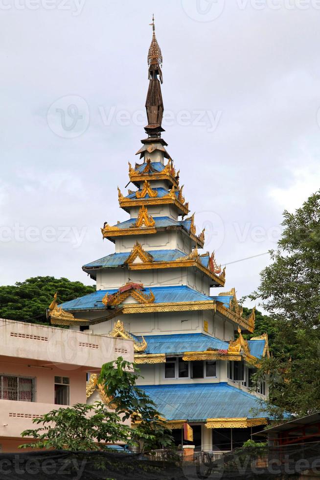 gouden paleis in tachileik foto