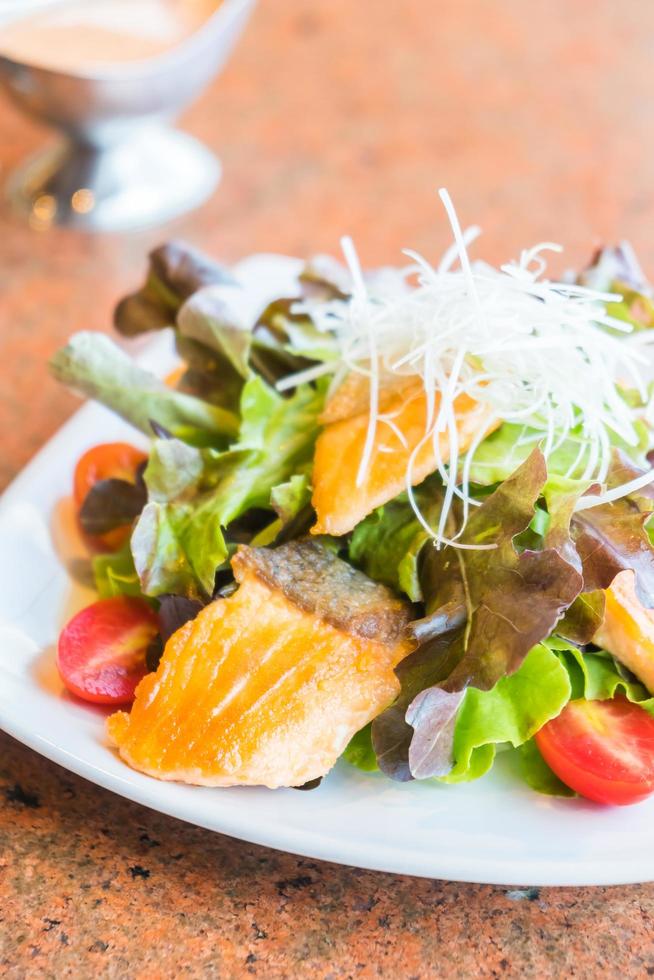 gebakken zalmsalade foto