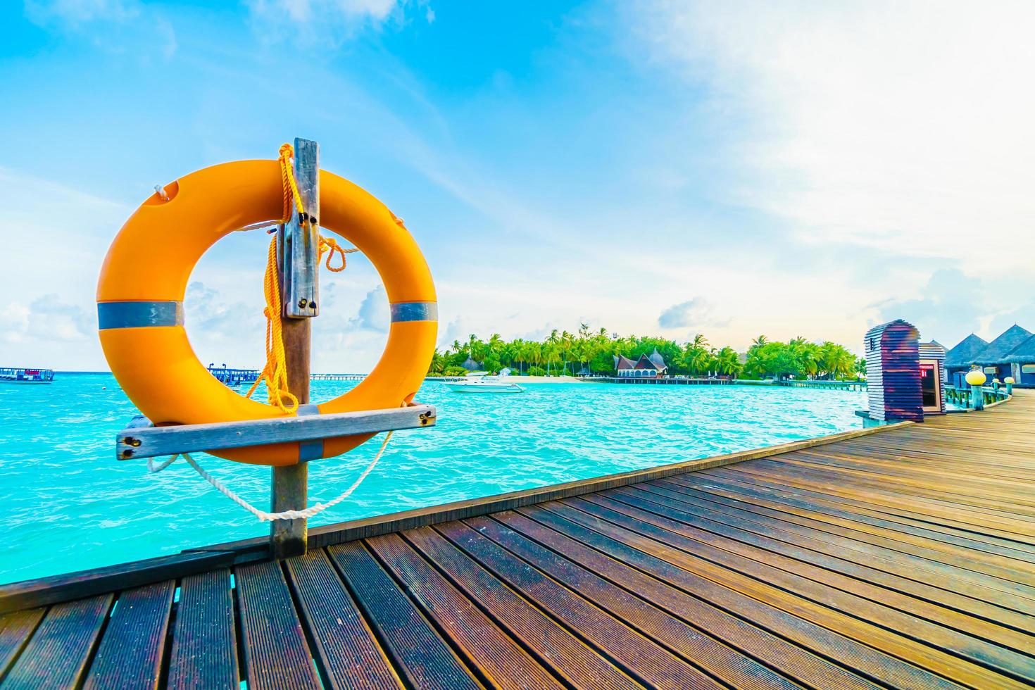 lifebouy op de pier foto