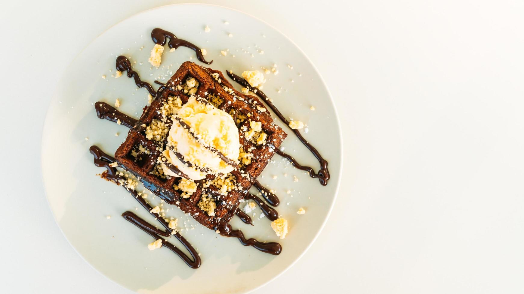 zoete dessertchocoladewafel met roomijs foto