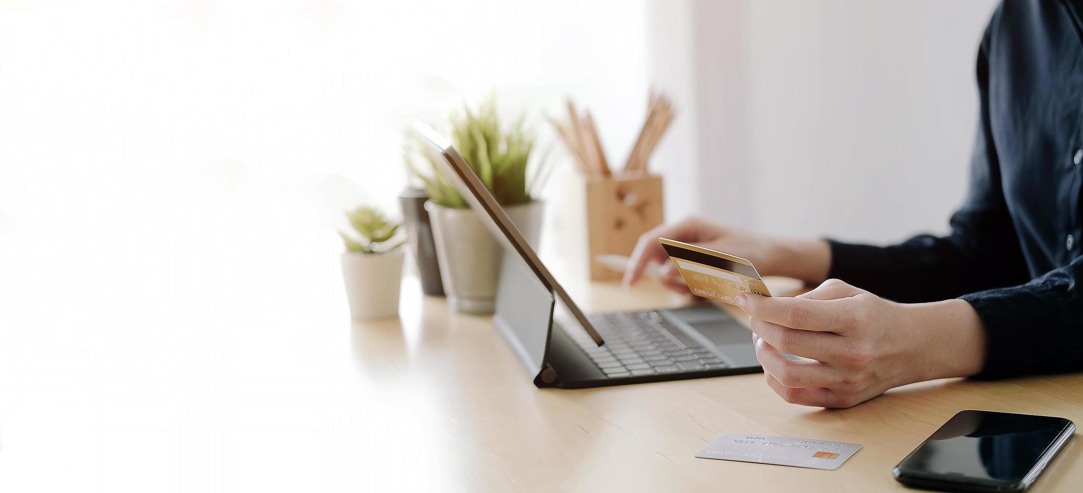 online betalen op een tablet foto