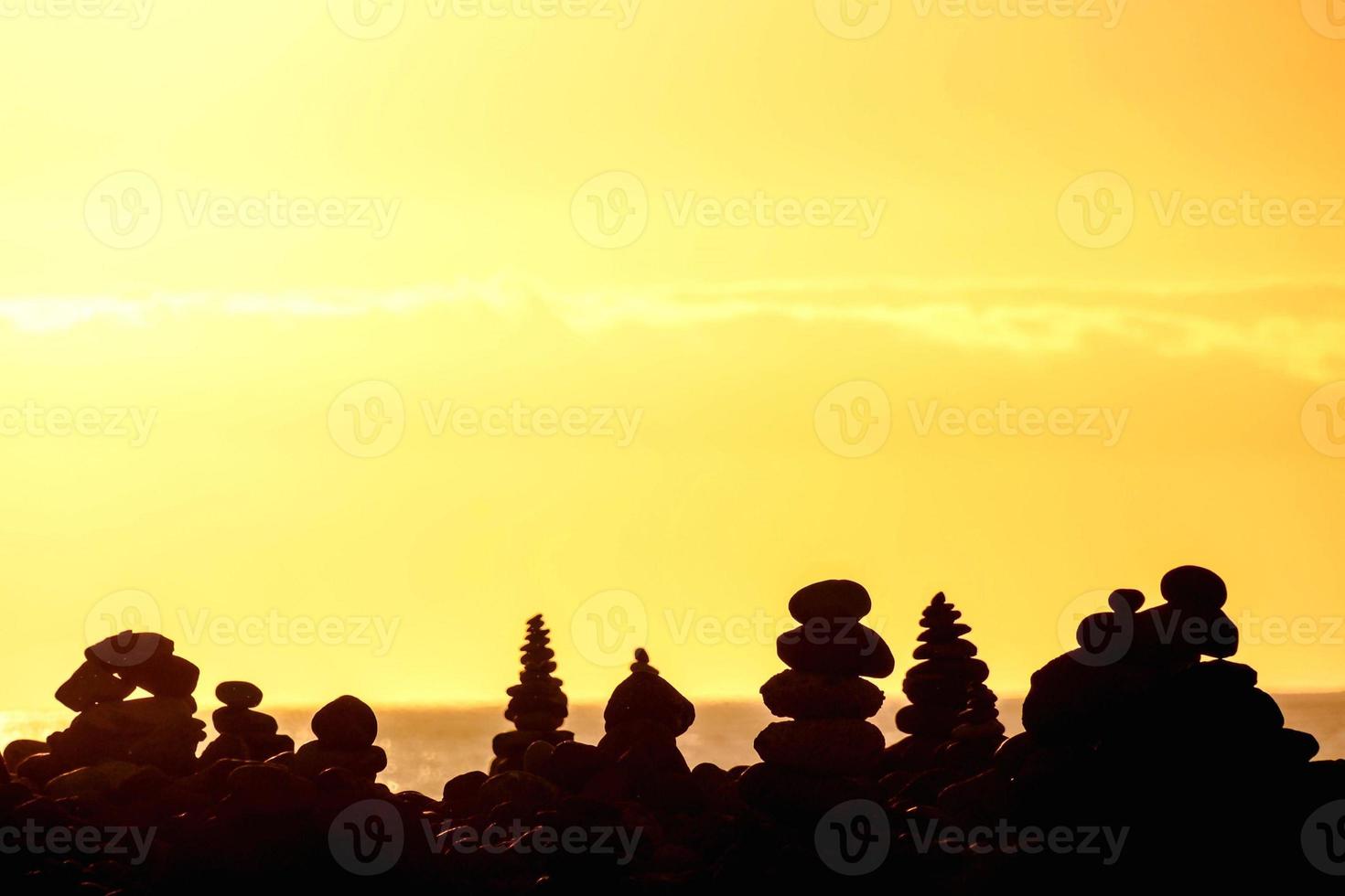 kleurrijk lucht Bij zonsondergang foto