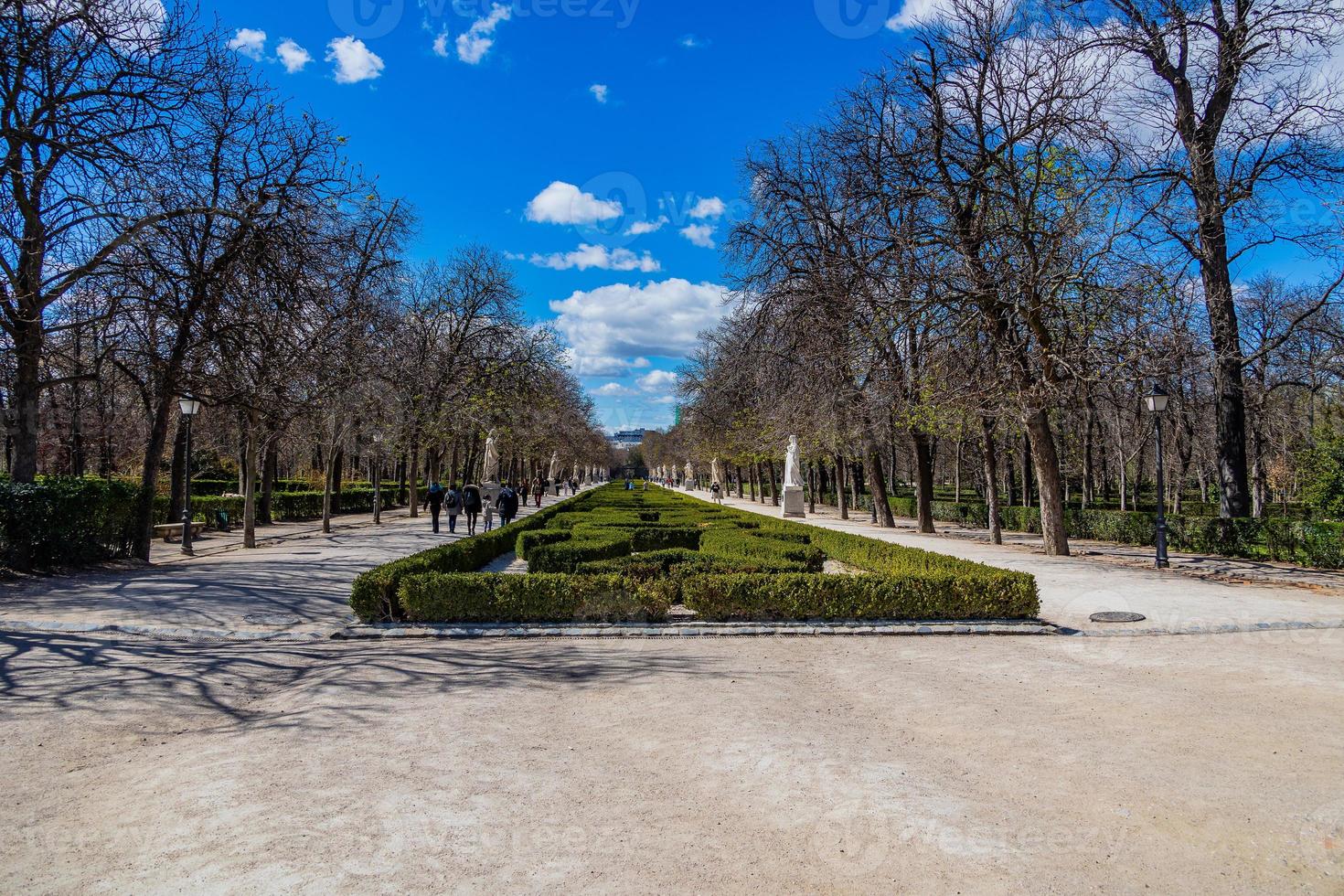 terugtrekken park in Madrid Spanje in voorjaar dag landschap foto