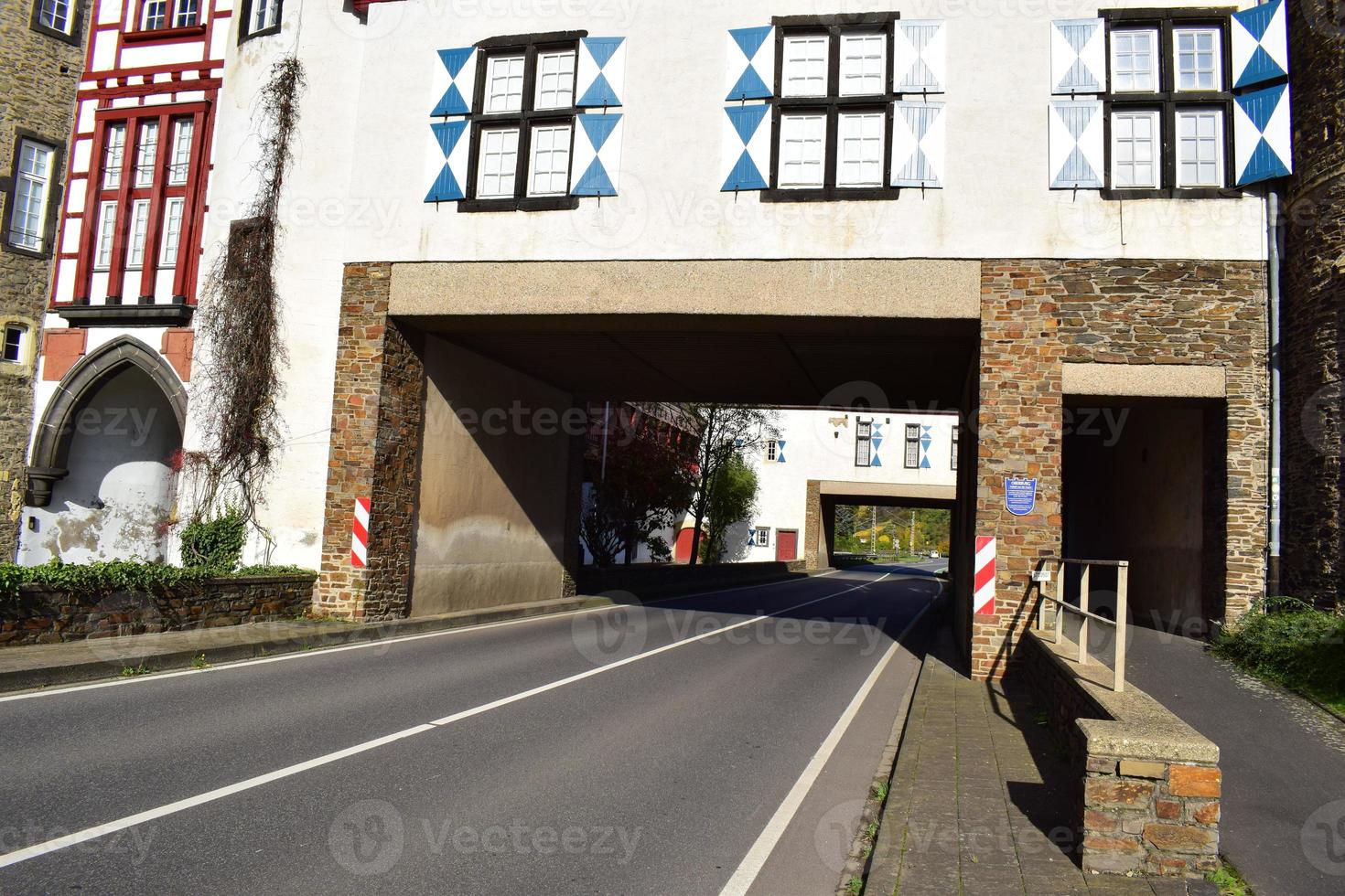 kasteel rit door, hoofd weg in mosel vallei foto