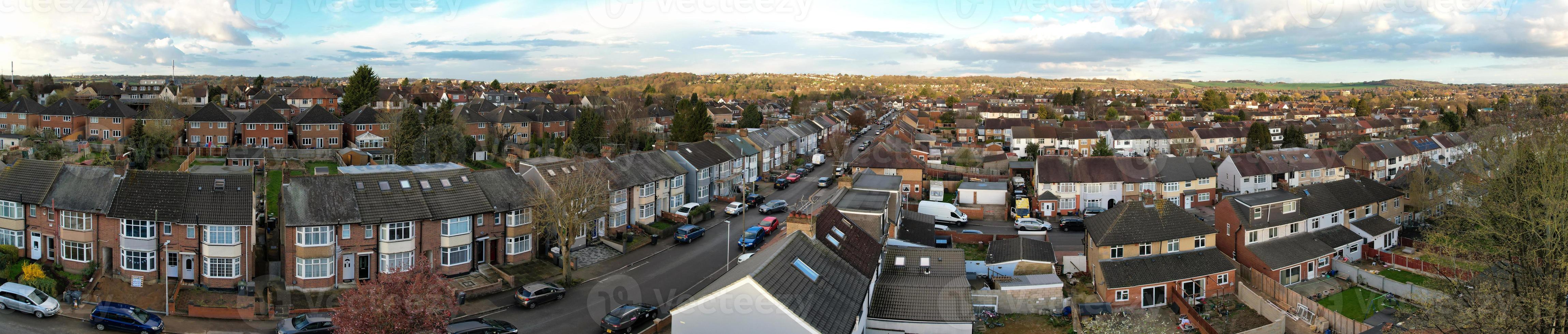 antenne visie van luton woon- wijk van heilige Augustine gem luton Engeland Engeland Super goed Brittannië. de beeld was gevangen genomen Aan 06-april-2023 met drone's camera gedurende zonsondergang foto