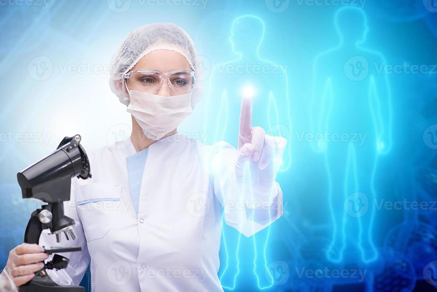 geneeskunde dokter en stethoscoop in hand- aanraken icoon medisch netwerk verbinding met modern virtueel scherm koppel, medisch technologie netwerk concept en twee dokter foto