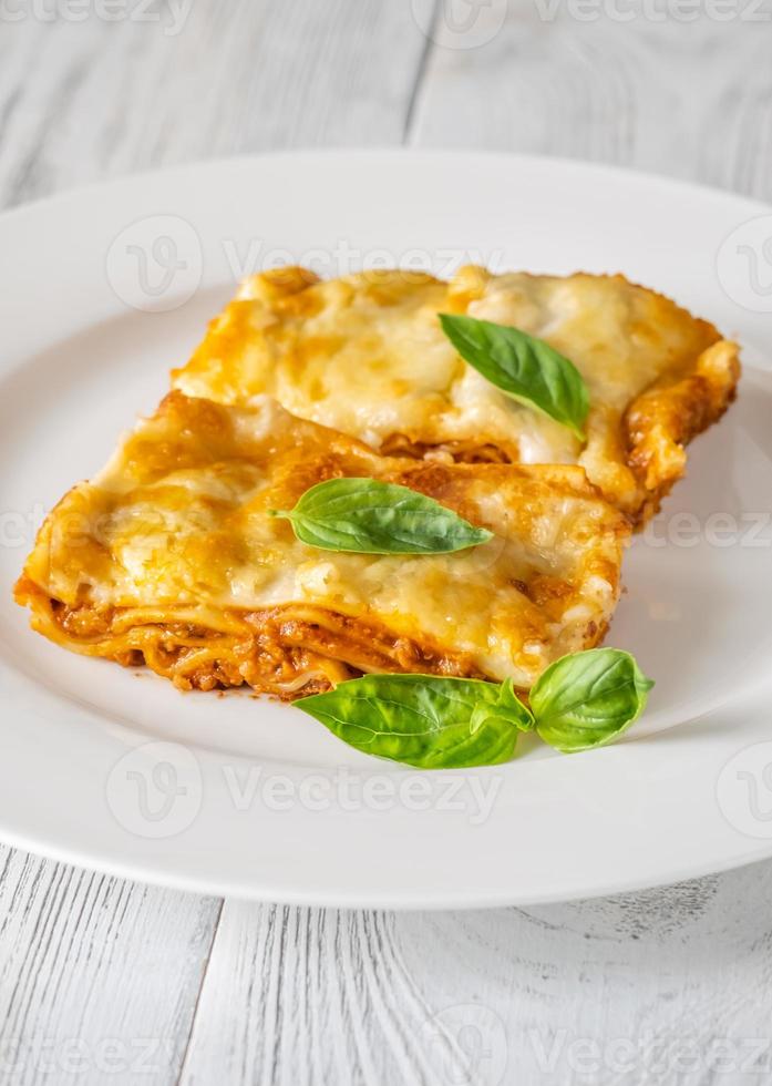 deel van lasagne foto