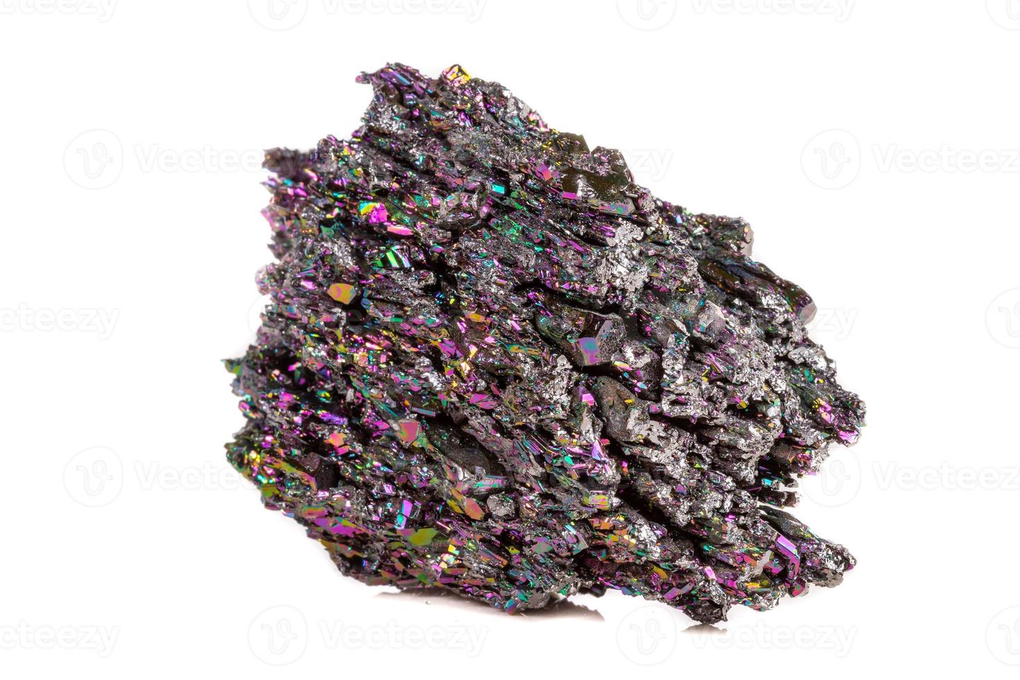 macro mineraal steen carborundum Aan wit achtergrond foto