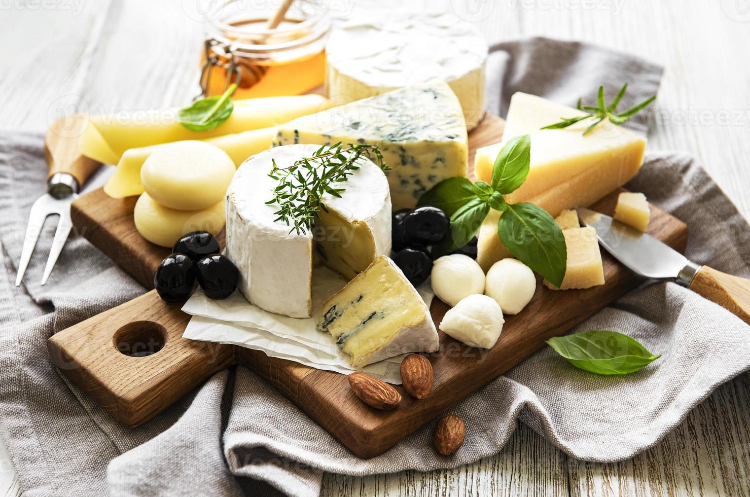 arrangement van kaas op een bord foto