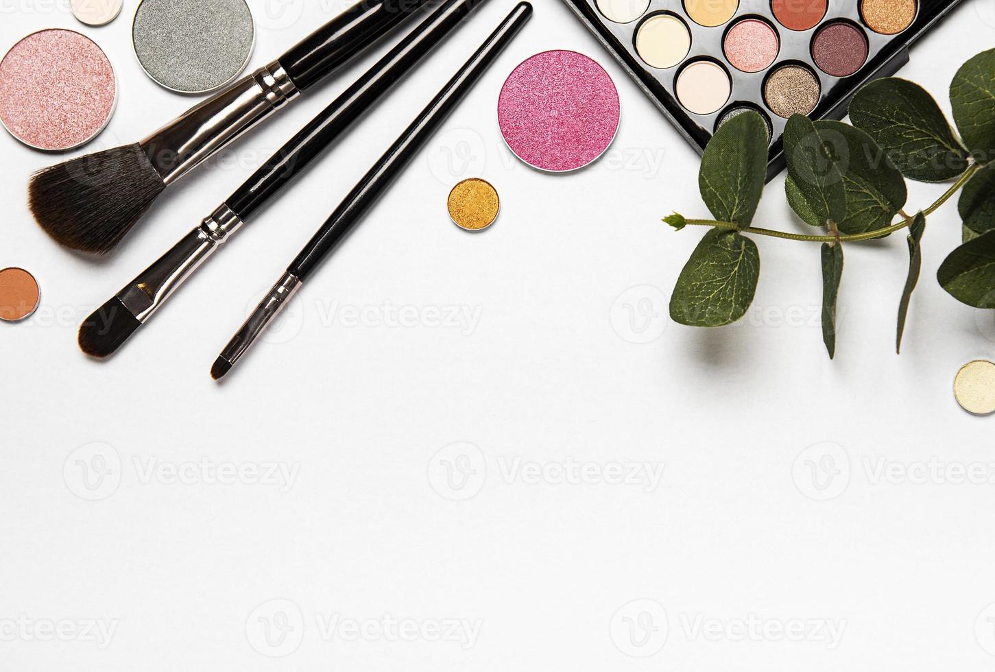 make-up met bladeren foto