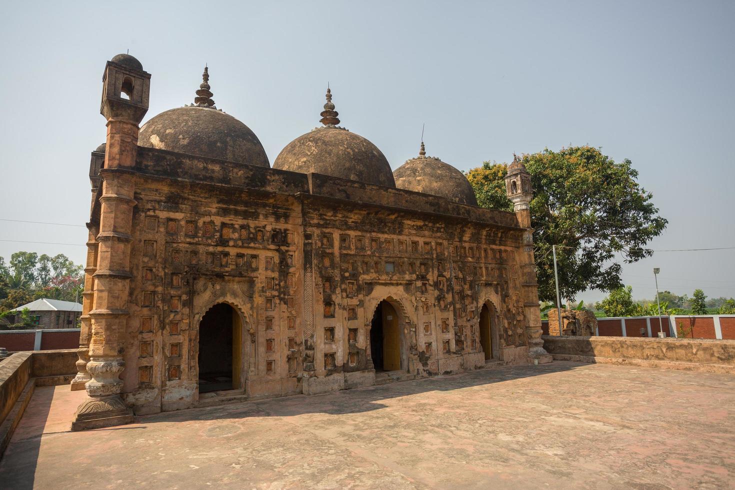 Bangladesh maart 2, 2019 najabad moskee kant keer bekeken, is gelegen in najabad dorp in kaharole upazila van dinajpur wijk, bangladesh. foto