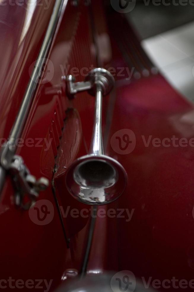 oud wijnoogst metaal details auto in de museum detailopname foto