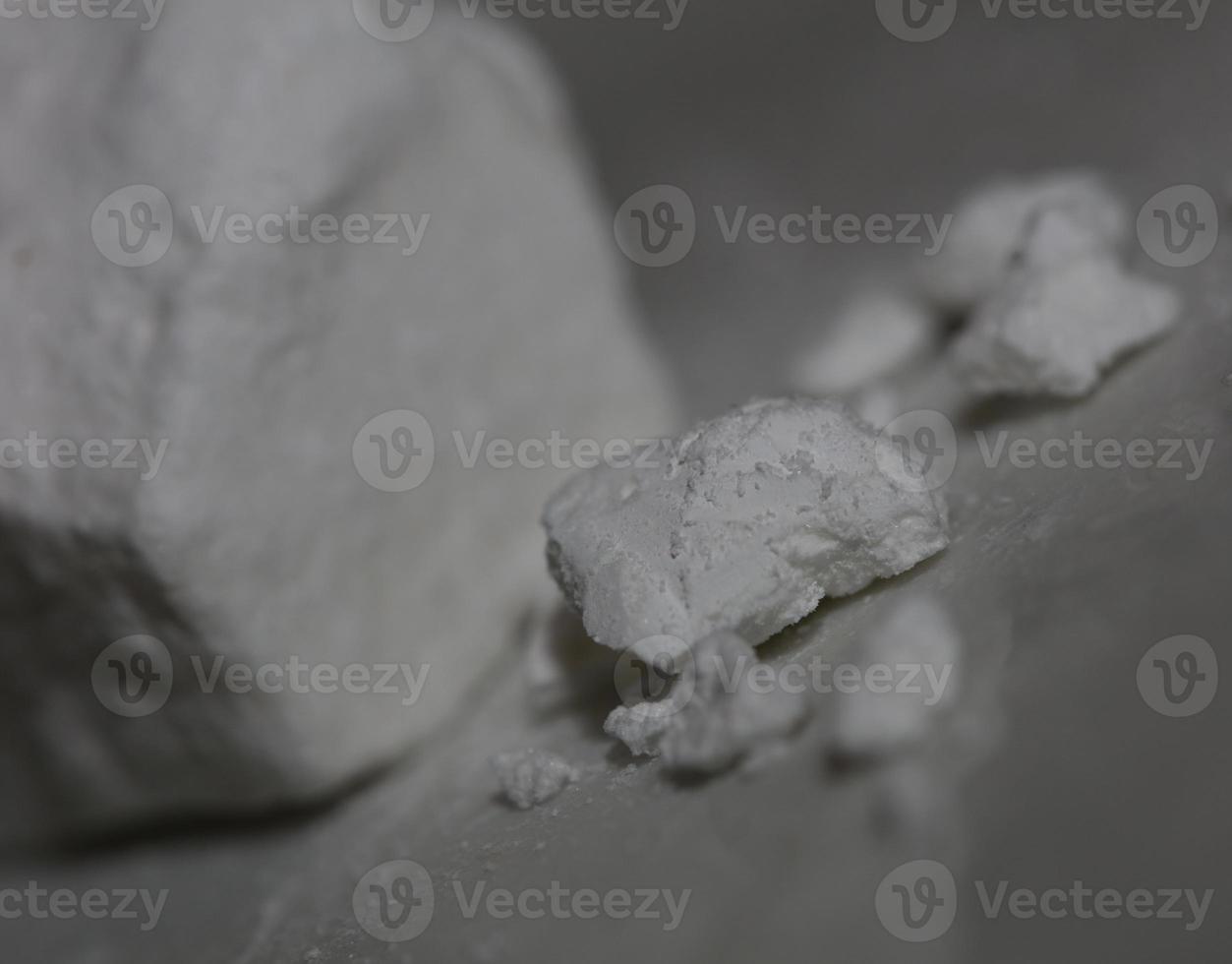 zuiver cocaïne rotsen dichtbij omhoog dope en verdovende middelen achtergrond hoog kwaliteit groot grootte ogenblik afdrukken onwettig stoffen voorraad fotografie foto