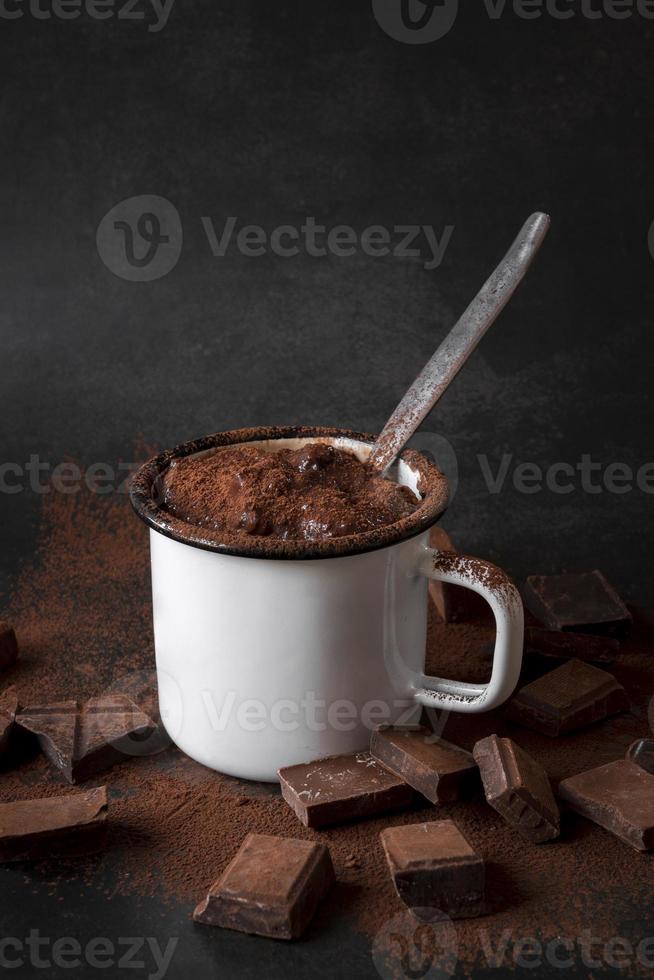 hoge hoek warme chocolademelk foto