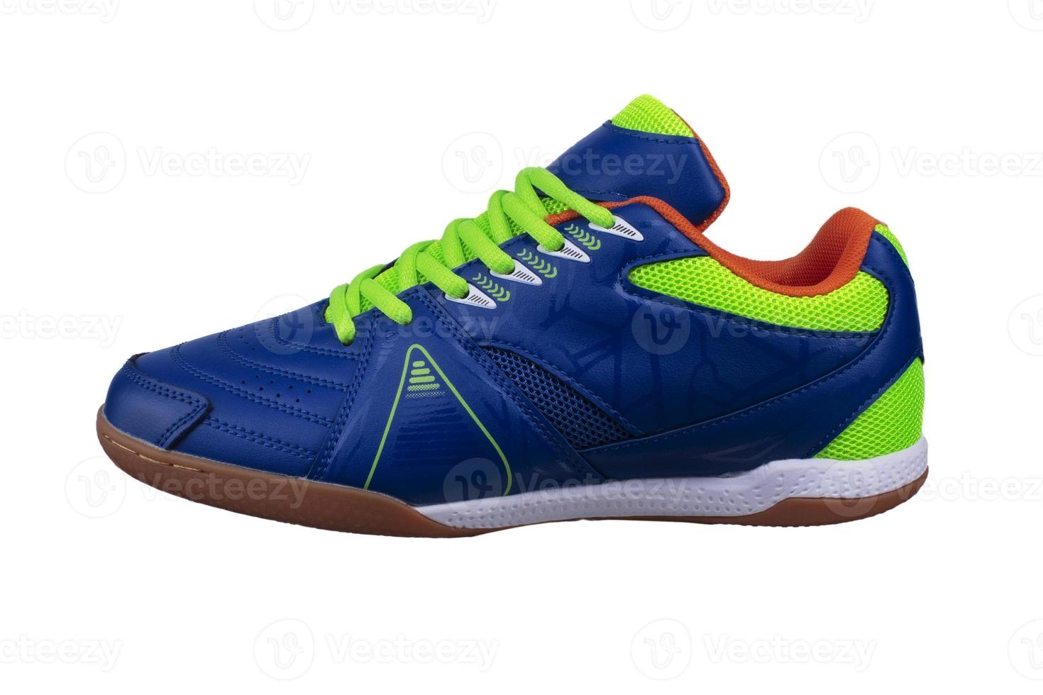 blauw sportschoenen met groen veters en strepen. foto