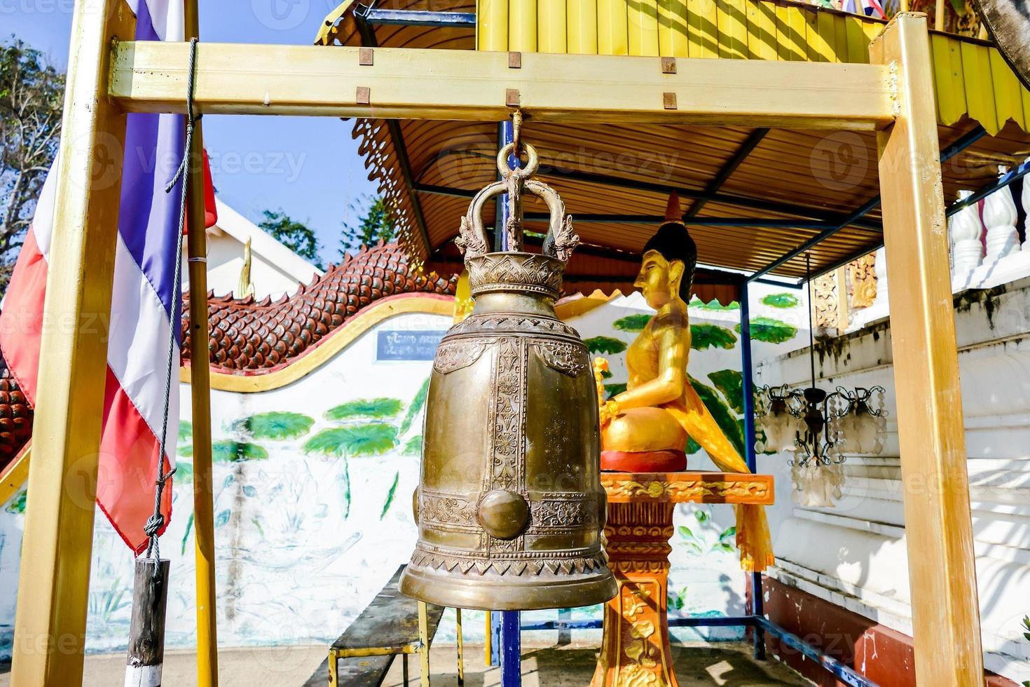 standbeeld in een Thais tempel foto