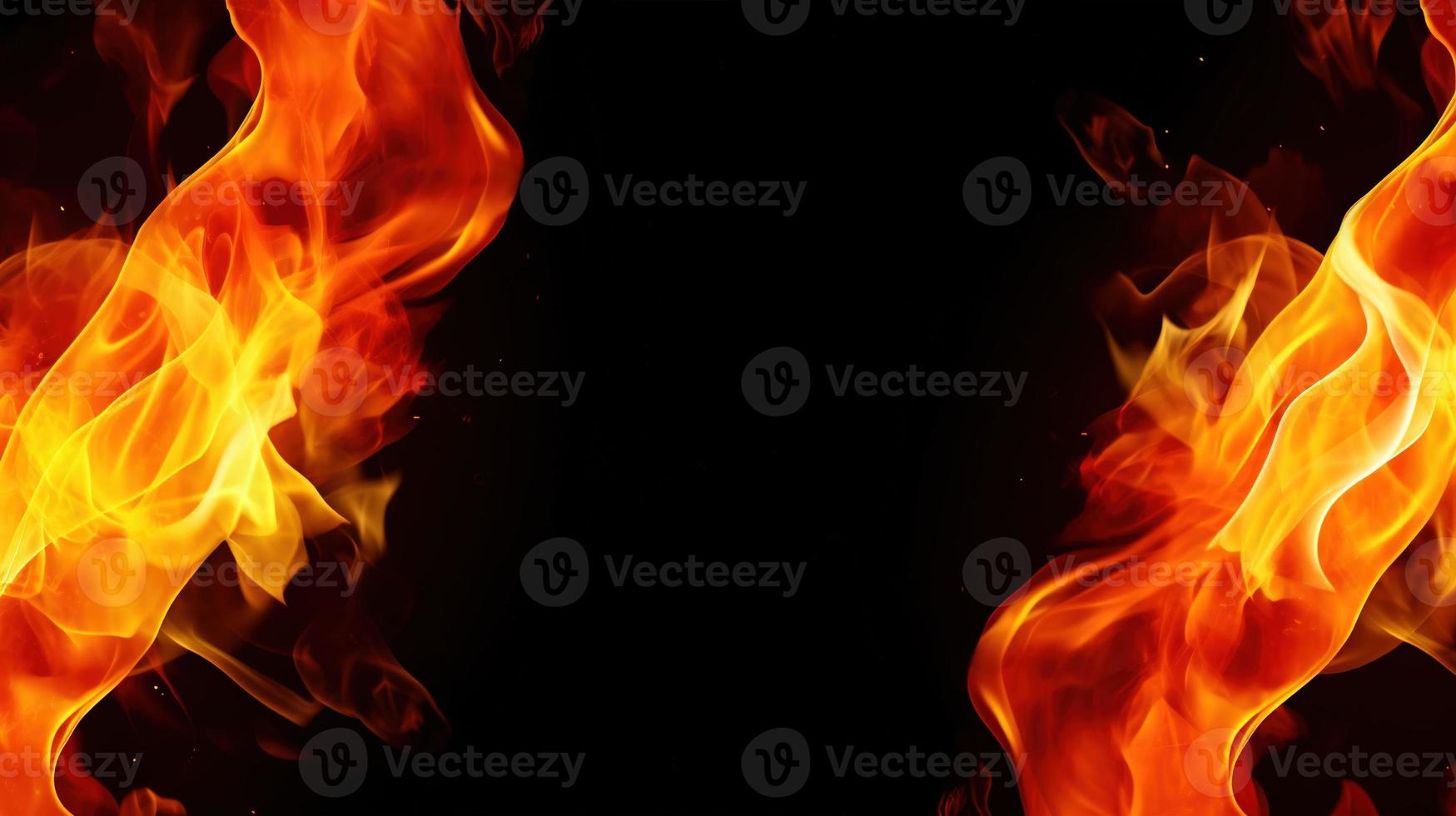 brand vlammen Aan zwart achtergrond. detailopname van brand vlammen geïsoleerd Aan zwart achtergrond. foto