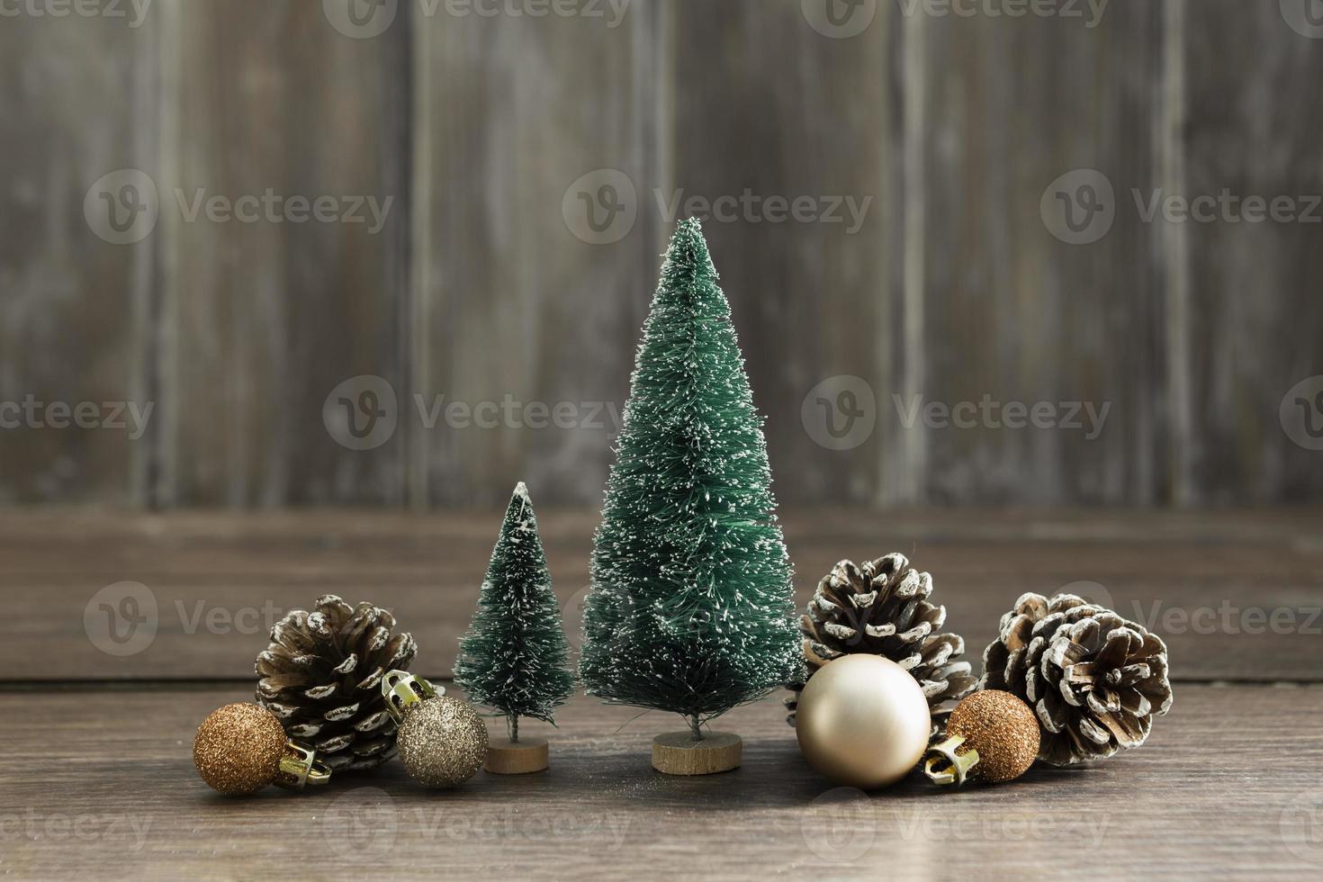 regeling met dennenappels van kerstbomen foto