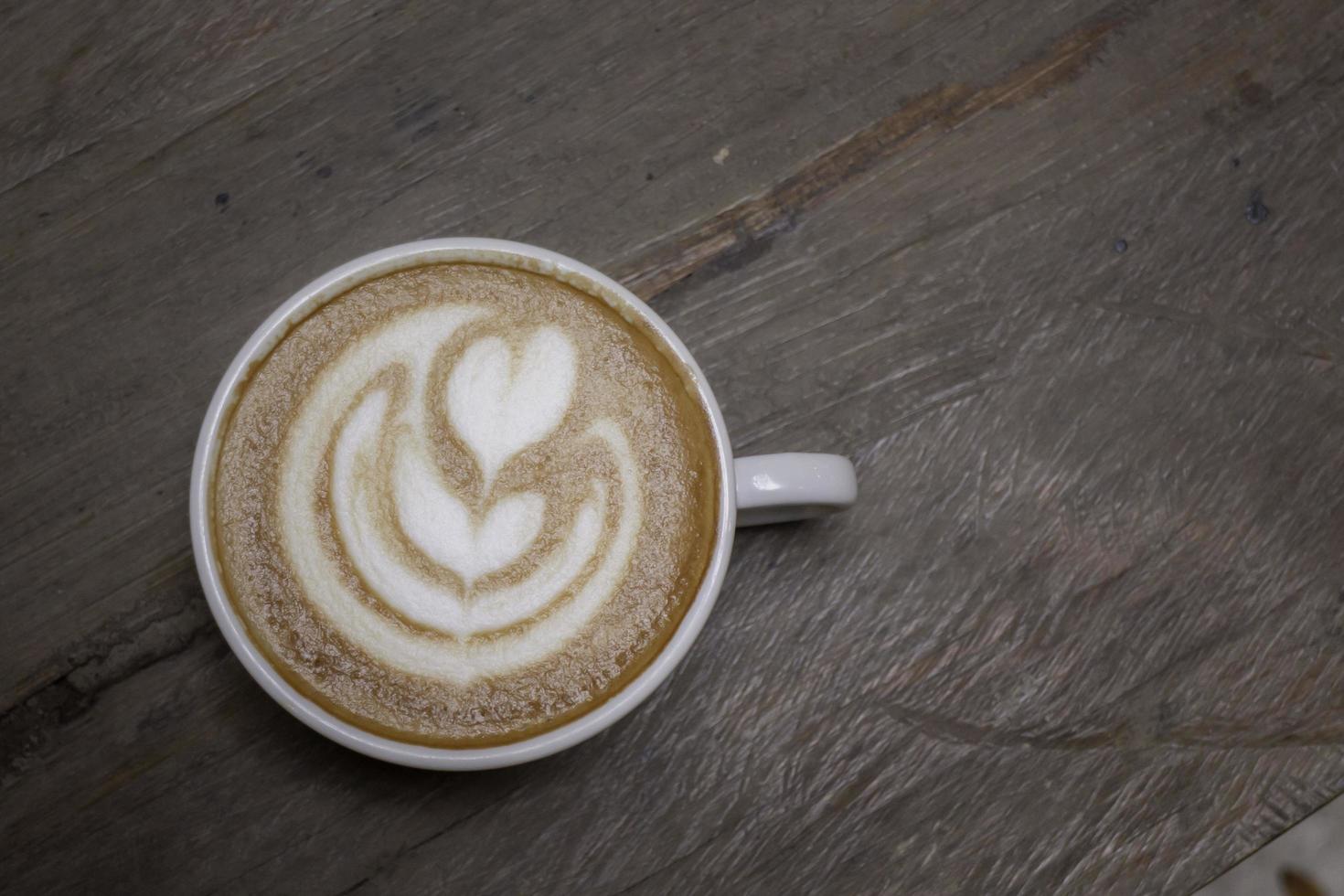 handgemaakte koffie met warme melk foto