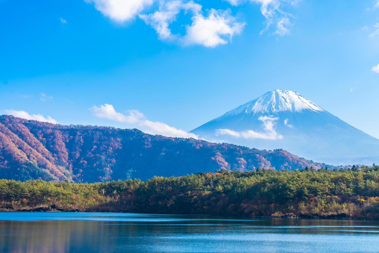 mooi landschap van berg fuji in japan foto