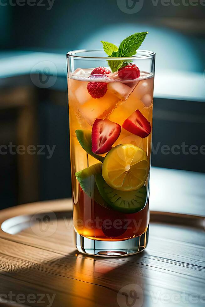 verfrissend fruitig zomer drinken Aan tafel met citroen en munt foto