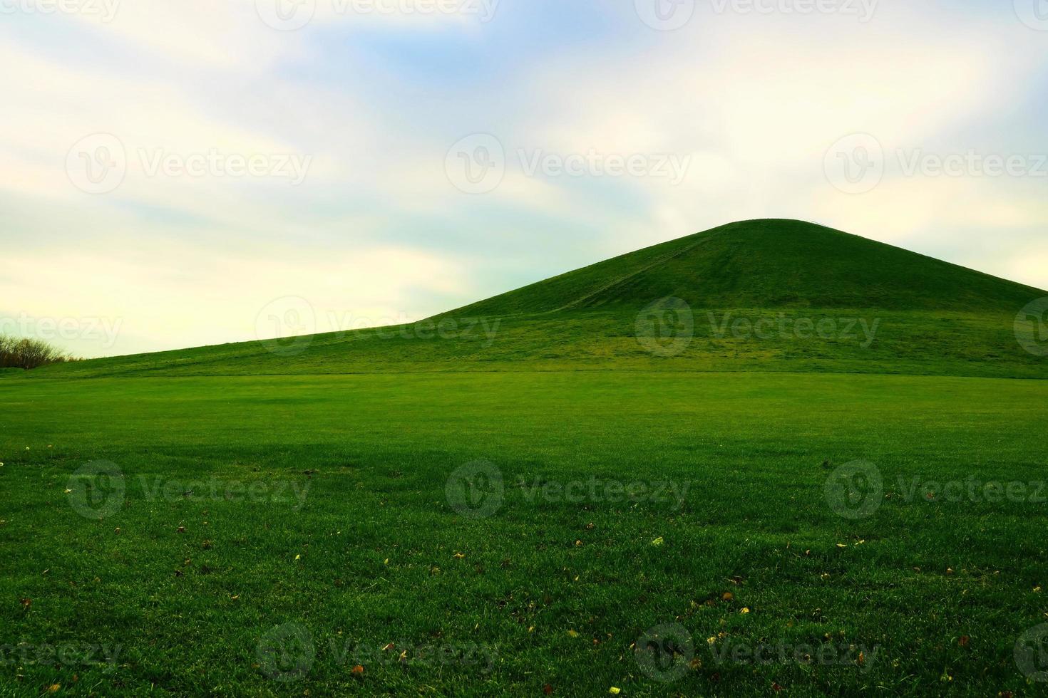 monteren meer berg Bij meerenum park waar is een beroemd mijlpaal van sapporo, Japan. foto