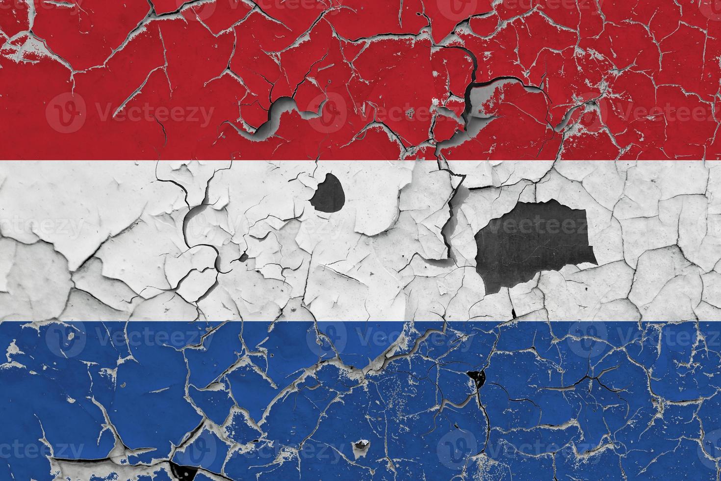 3d vlag van Nederland Aan een oud steen muur achtergrond. foto