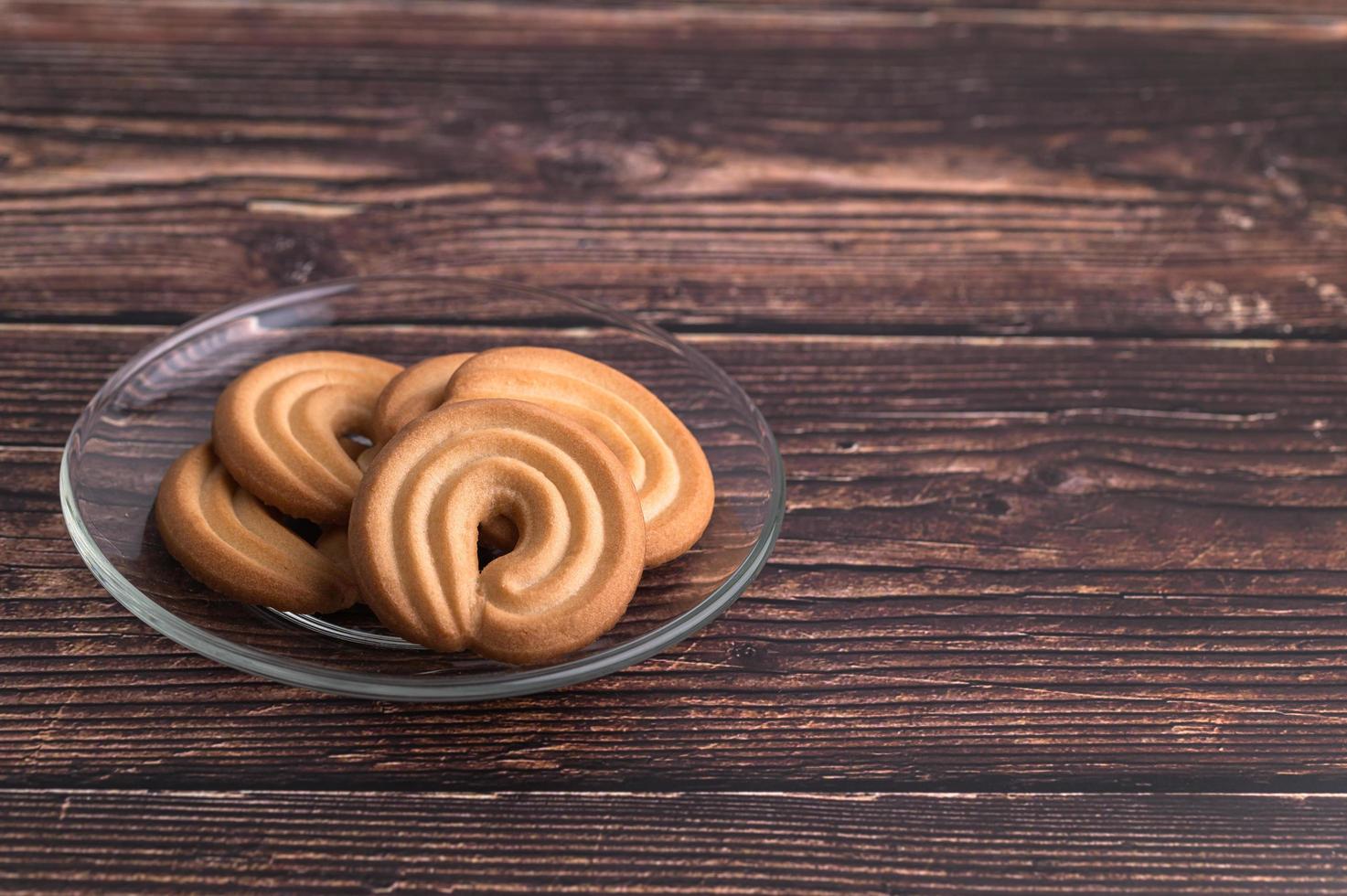 snackkoekjes op tafel foto