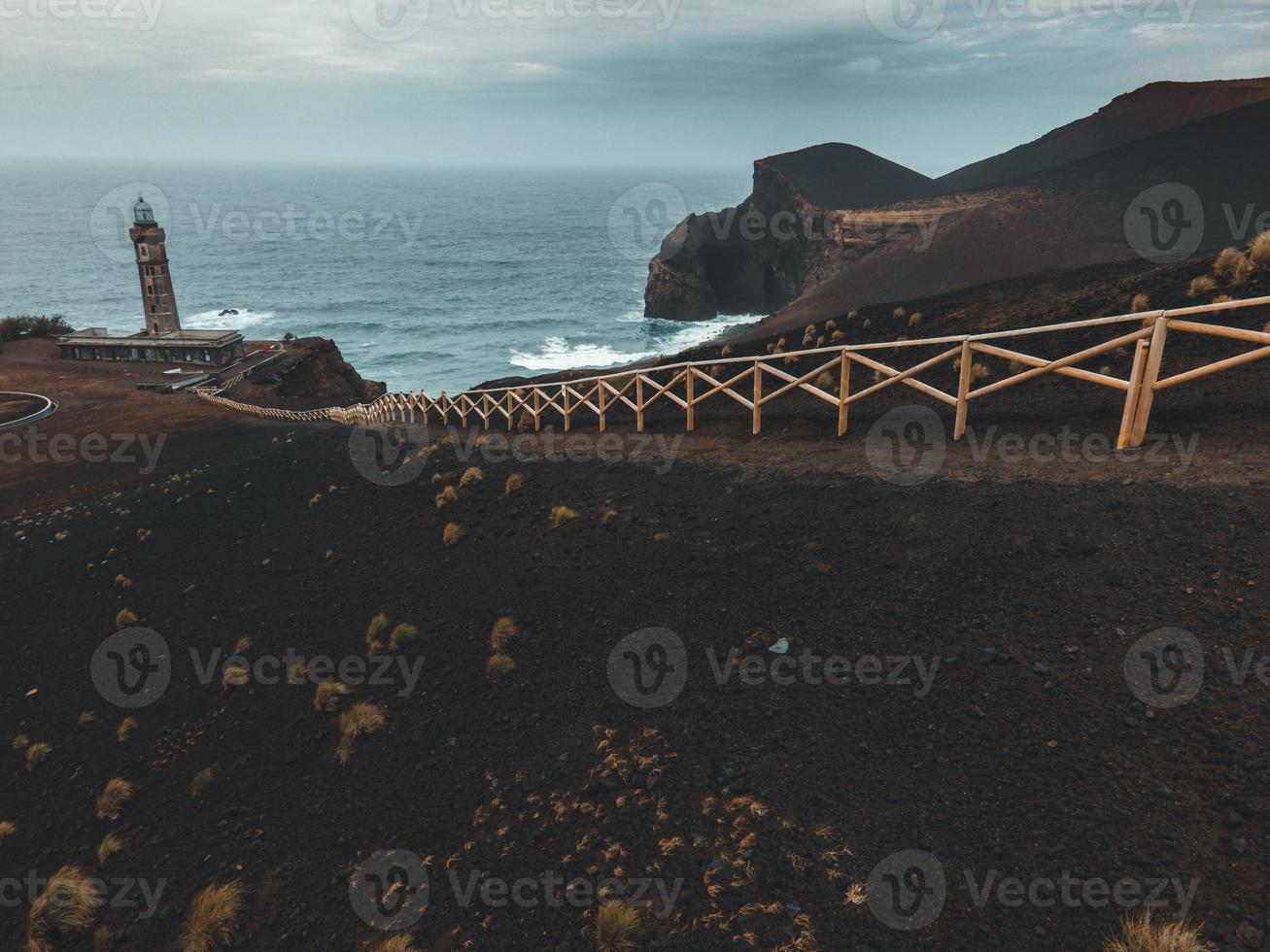 dar visie van landschap Bij capelinhos in faial, de azoren foto