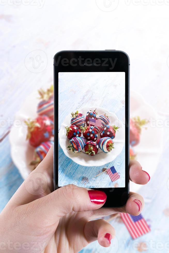 aardbeien met Verenigde Staten van Amerika vlag decoratie gefotografeerd foto