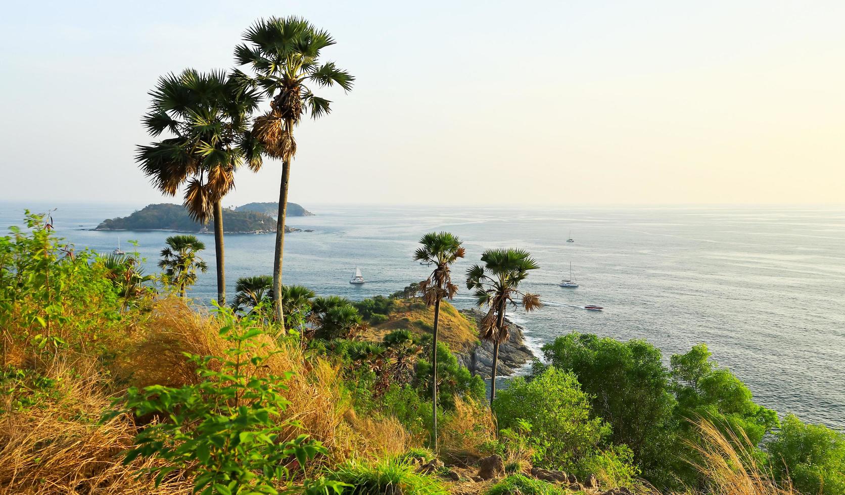 phromthep cape-gezichtspunt op het eiland phuket, thailand foto