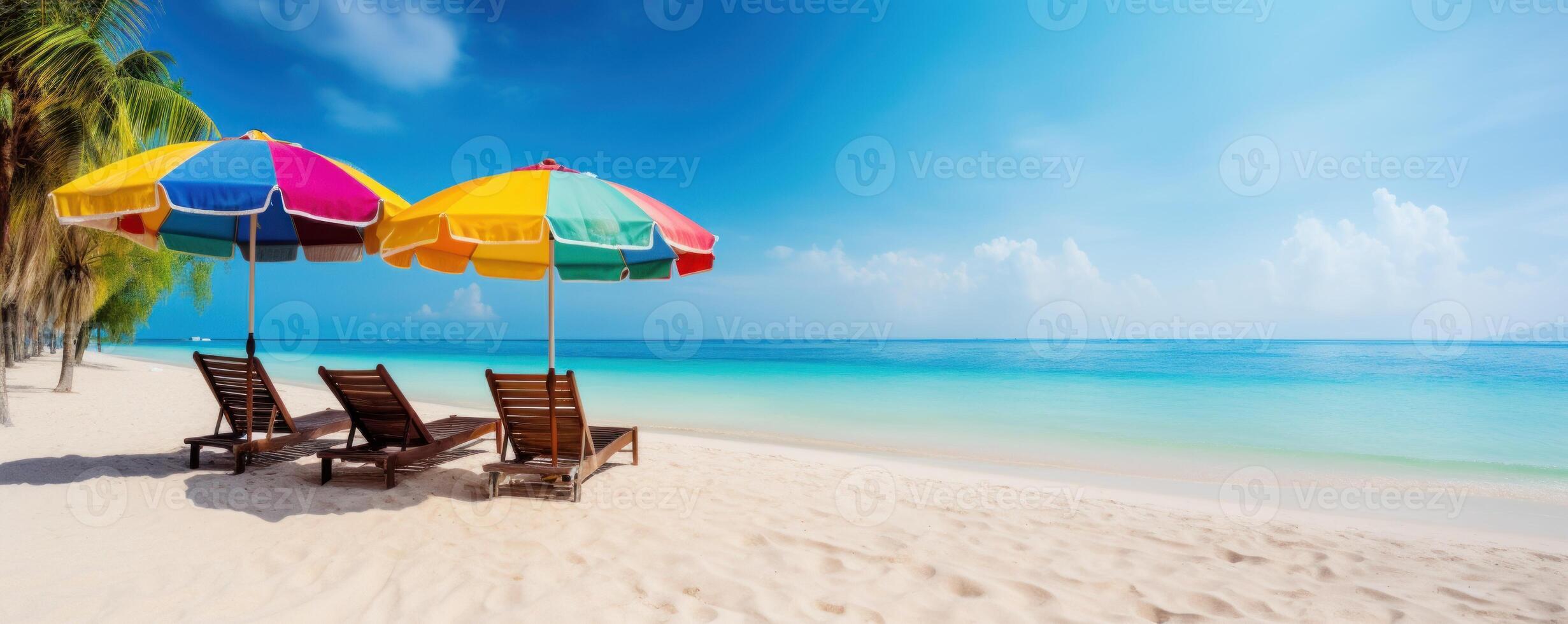 zomer stoelen en paraplu's Aan tropisch zee en strand met blauw lucht achtergrond. generatief ai foto