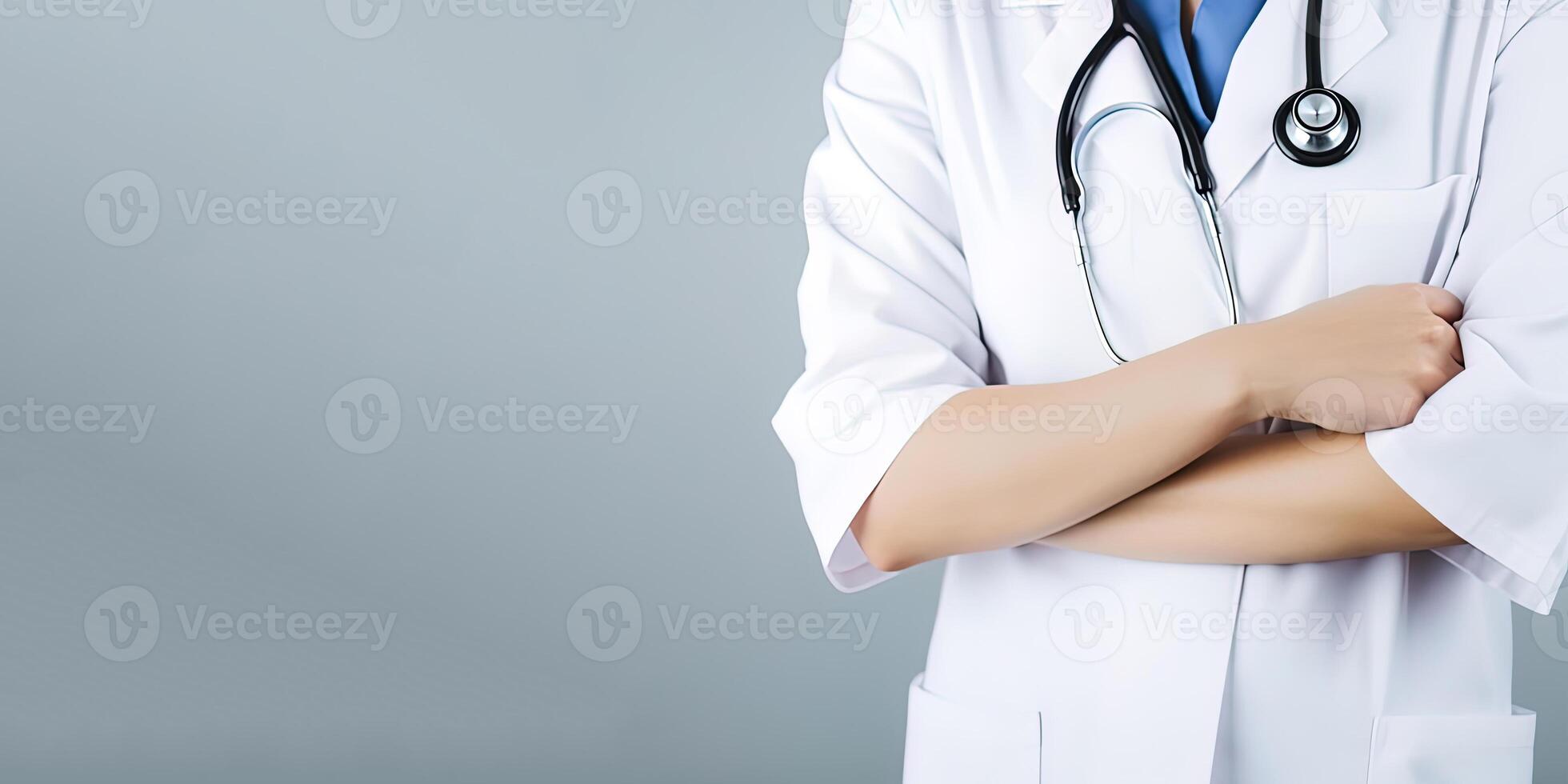 een vrouw dokter vervelend een laboratorium jas met een stethoscoop met kopiëren ruimte. ai gegenereerd foto