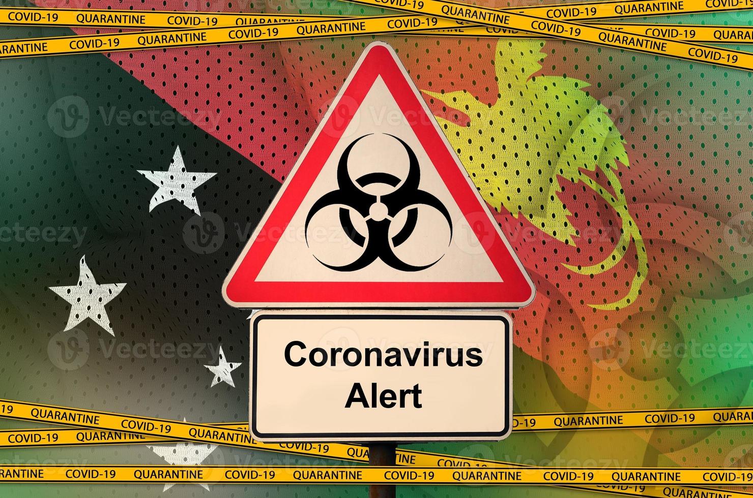 Papoea nieuw Guinea vlag en covid-19 biohazard symbool met quarantaine oranje plakband. coronavirus of 2019-ncov virus concept foto