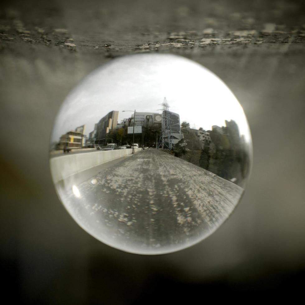 landschap gezien door de lensbal. foto