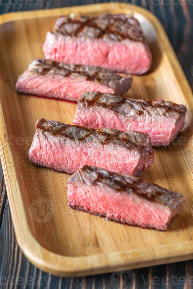 plakjes van strip steak foto