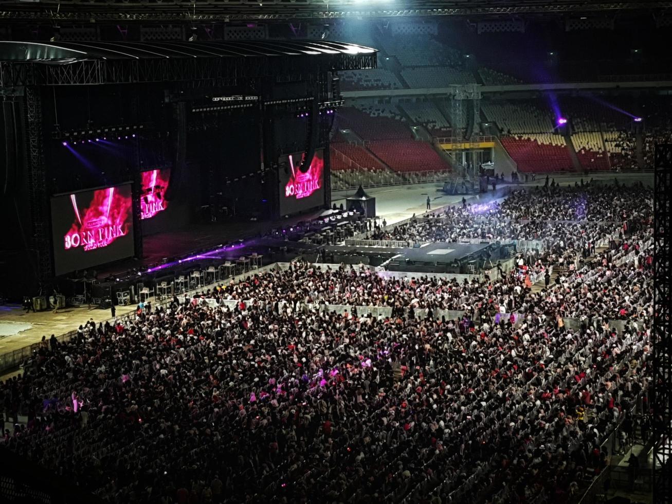 Jakarta, Indonesië Aan maart 2023. de atmosfeer van van Blackpink concert in Jakarta, geboren in roze wereld tour foto