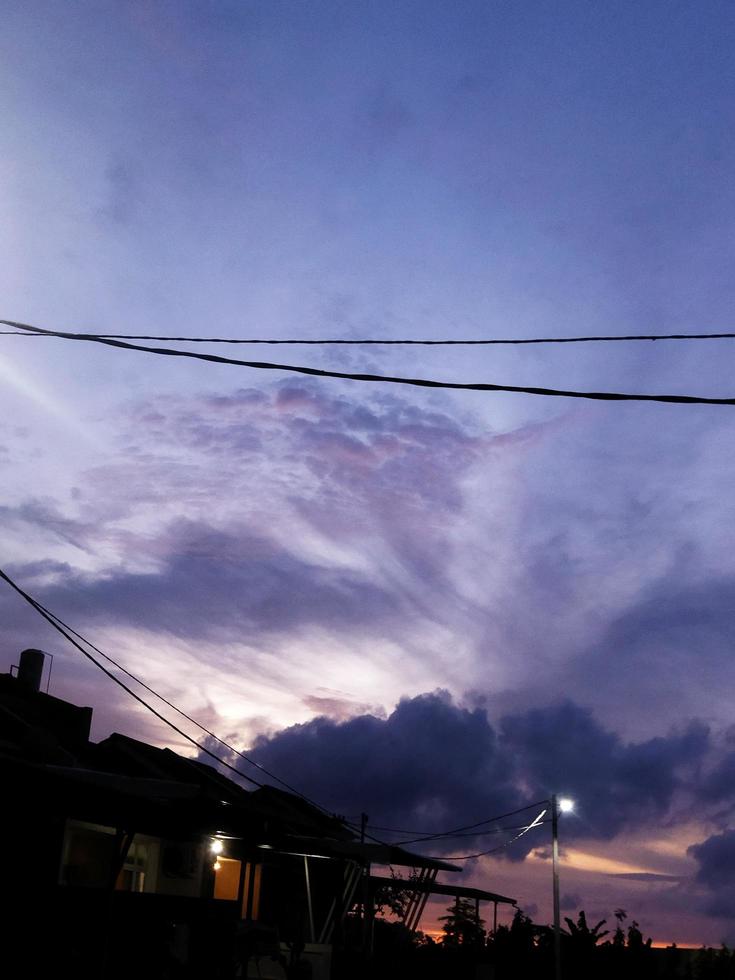 zonsondergang visie met kleurrijk helderder dag foto