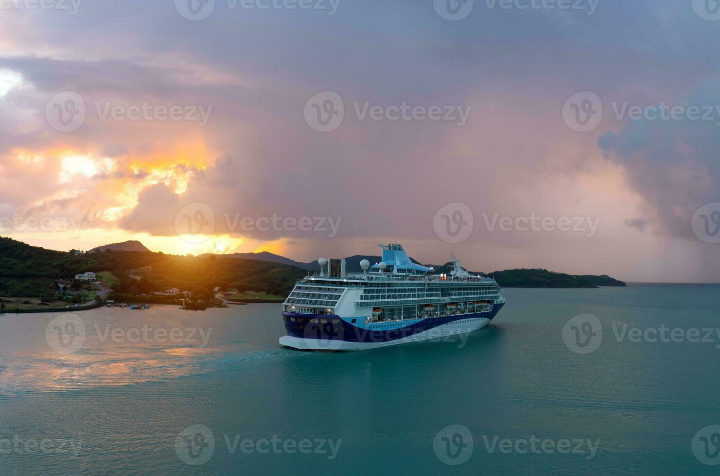 st John, reis schip in antigua en Barbuda eilanden Aan caraïben vakantie foto