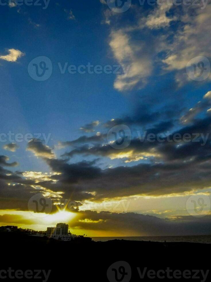 prachtig uitzicht op de zonsondergang foto